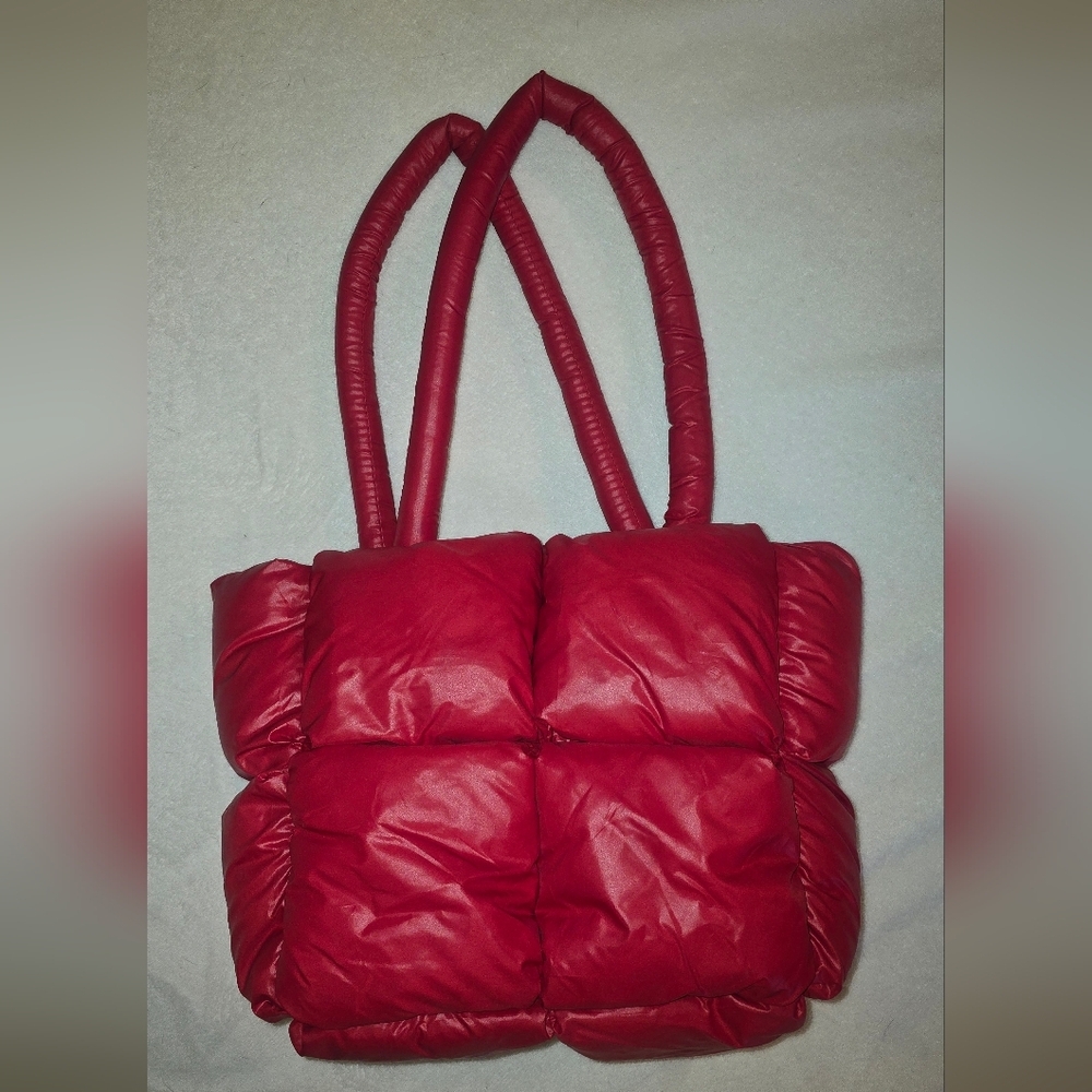 NWOT Red Puffer Tote Quilted Purse Winter Valentines Day Love